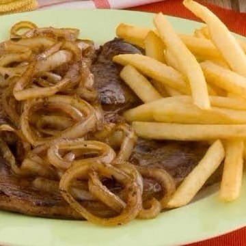 1 pedaço de contra filé acebolado  -Feijão, arroz, macarrão ,farofa e fritas embalagem 500ml caso queira a retirada de algum item, por favor informar na observação do pedido!