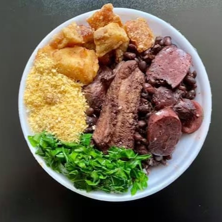 Feijoada magra individual (carne seca, lombo, costelinha, linguiça calabresa, paio, couve refogado na manteiga, farofa e torresmo)