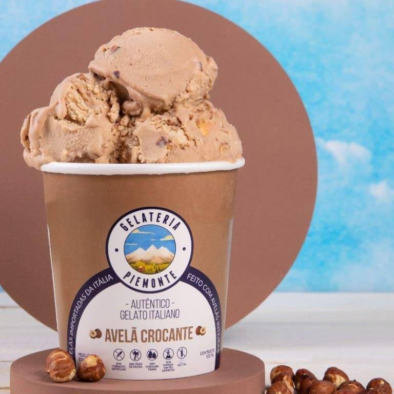 Nosso sorvete italiano de Avelã Crocante é cremoso e feito com avelãs inteiras da região de Piemonte. Sem corantes, óleo de palma, conservantes e 0% de gordura trans.