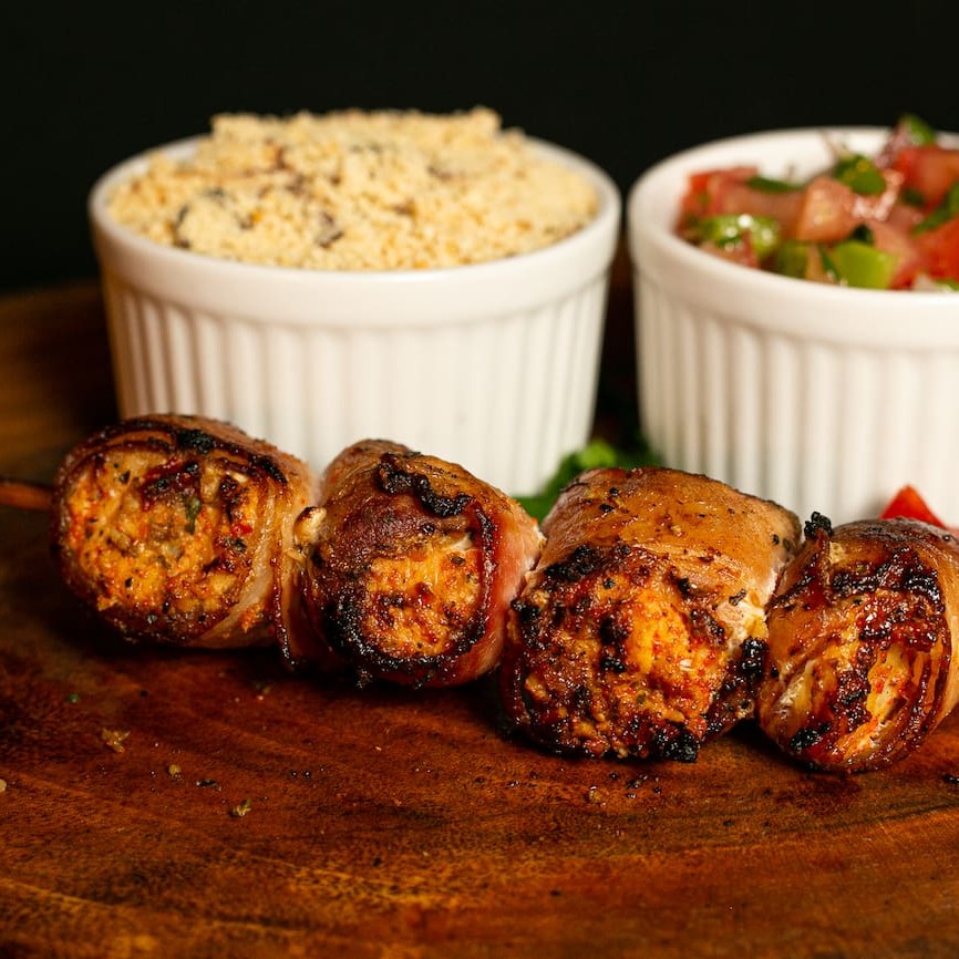 Suculento espeto de medalhão de frango tem aproximadamente 180 gr, informe em observação o ponto ideal do seu espeto.