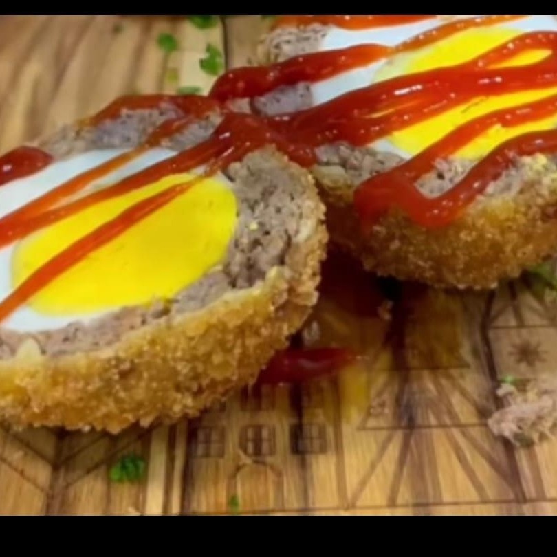 Carne moída e ovo cozido