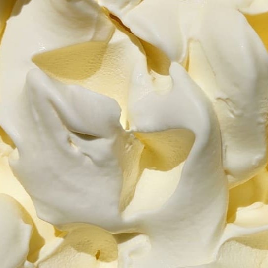 Maravilhoso sorvete artesanal sabor baunilha livre de gordura trans. Perfeito para acompanhar sobremesas.