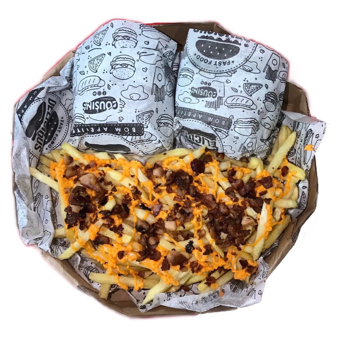 Batata frita com cheddar cremoso e bacon acompanhada de 2 triplos x (hamburguer com: Pão comum, 3 carnes e 3 queijos prato) + 2 guaravitas.