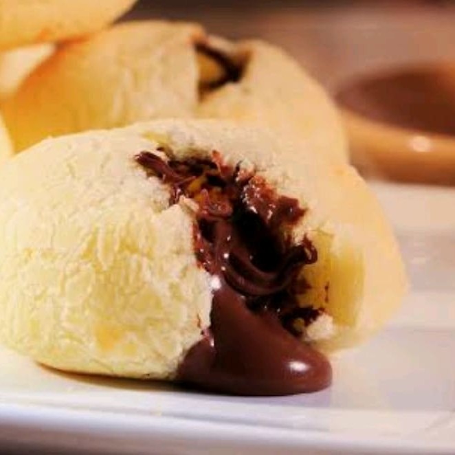 5 pães de queijo Lanche com recheio de Nutella