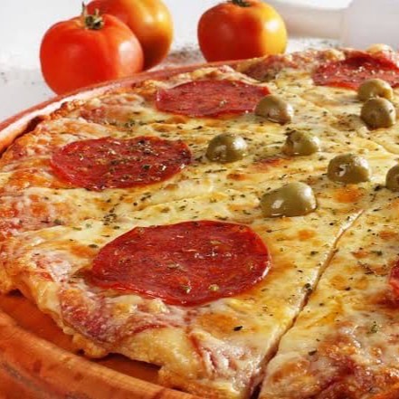 Pizza artesanal média Panetteria. Tempo de preparo 30 minutos, vai quentinha e fresquinha pra você!