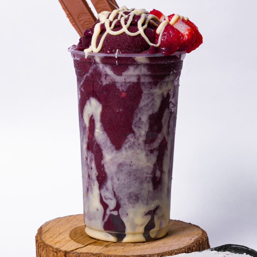 Açaí com um delicioso creme de Coco Branco. Simplesmente irresistível.