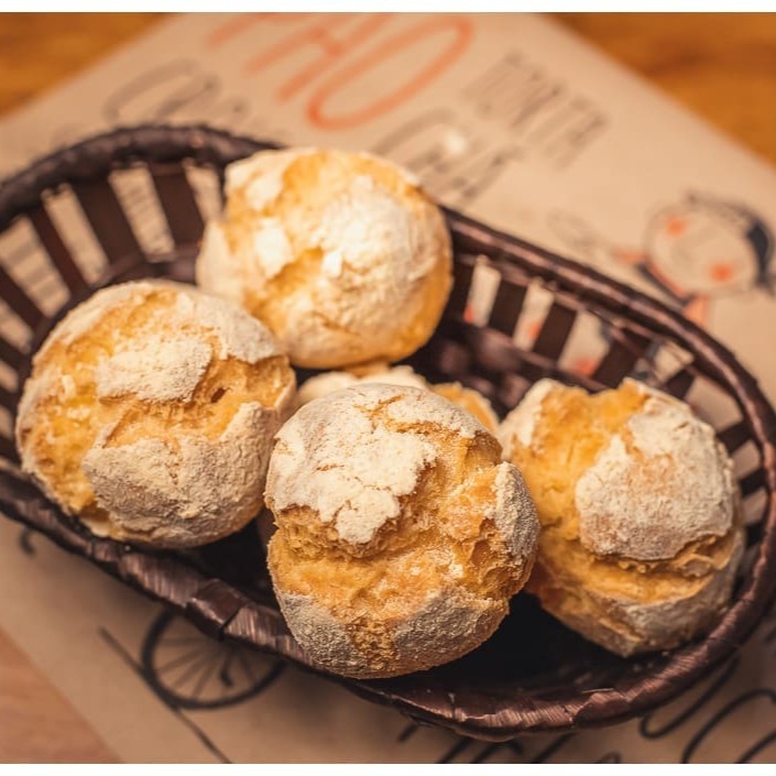 2 unidades de 50gr de Broa exclusiva da Pão e Cia feita com Fubá de Canjica direto do Interior de Minas Gerais.