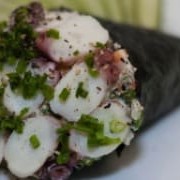 Tarta de polvo cebolinha e gergelim.