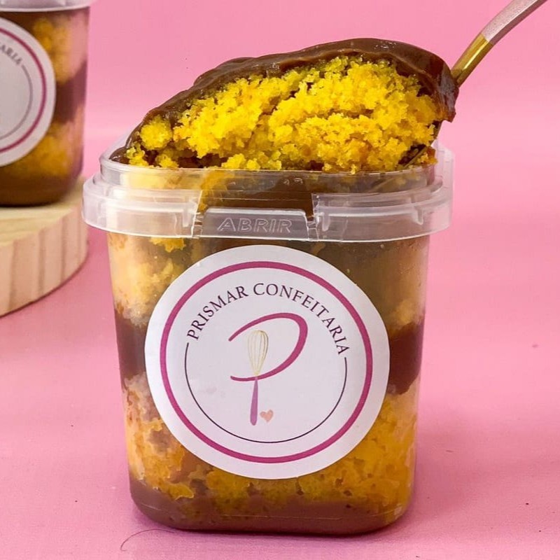 Bolo fofinho de cenoura com nosso brigadeiro cremoso.