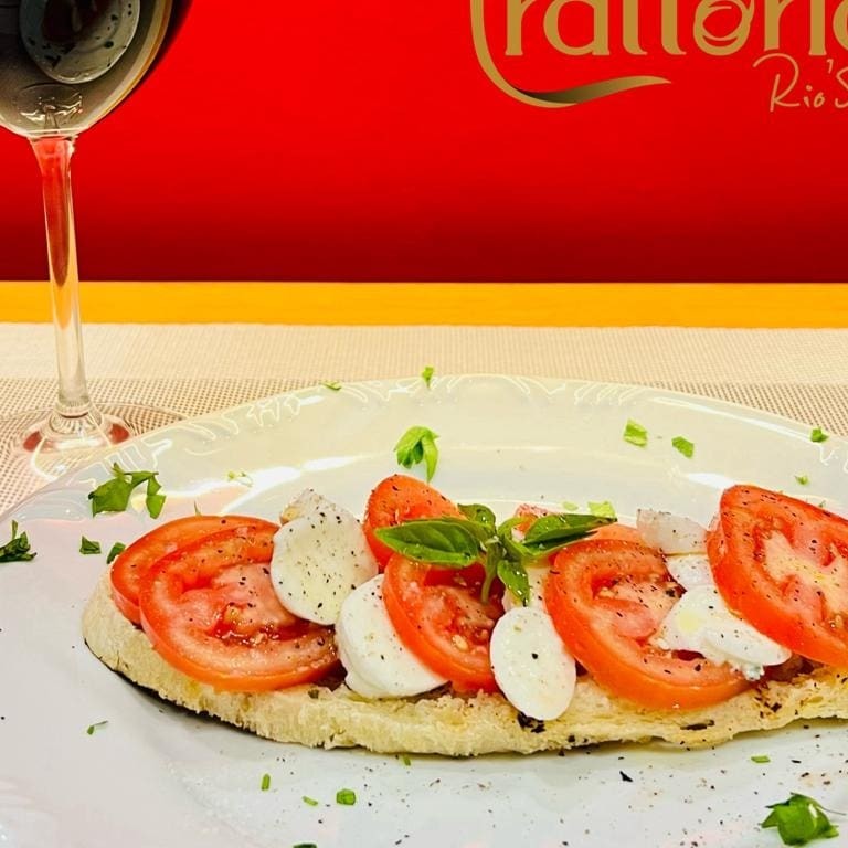 2 brusquetas (muçarela, tomate e manjericâo).