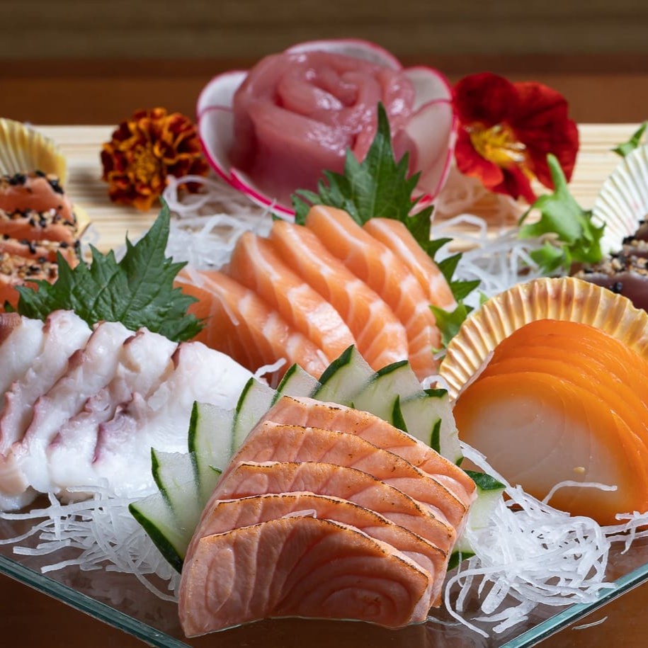 Lâminas saborosas e generosas de peixe a sua escolha  Opções: Salmão (5 unid) Roast salmão (5 unid) Toast salmão (5 unid) Salmão brulée (5 unid)  Atum (5 unid) Roast atum (5 unid) Toast atum (5 unid) Atum crocante (8 unid) Atum brulée (5 unid)  Haddock (5 unid) Peixe branco (5 unid)  (foto meramente ilustrativa)