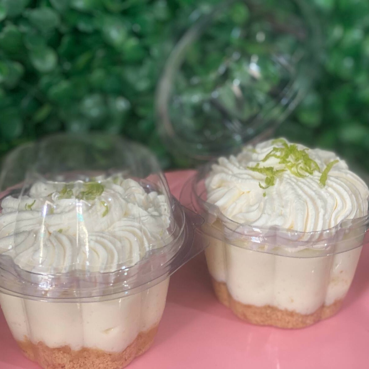 Com nosso delicioso Cantinho, raspas de limão e nossa massa crocante por baixo