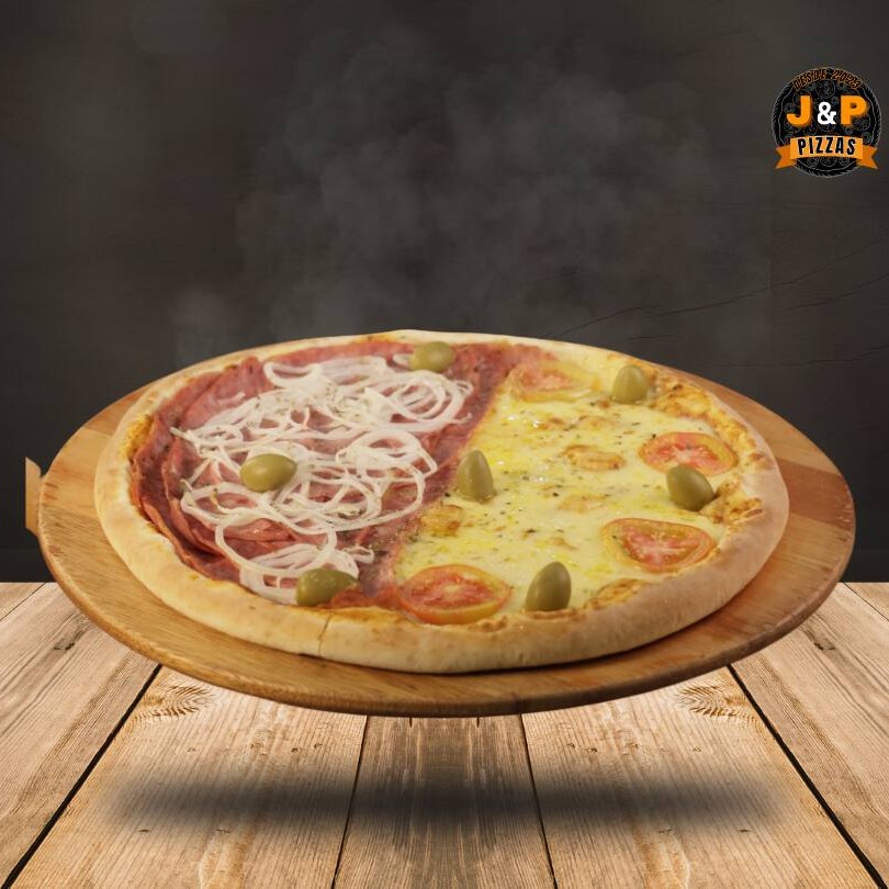 Chegou mais uma delícia na J&P Pizza! Agora você pode pedir nossa pizza média de 30cm com 8 fatias e ainda escolher 2 sabores diferentes no mesmo pedido — perfeita pra quem gosta de variedade sem abrir mão do sabor. Massa leve e assada na hora. Recheio caprichado com ingredientes frescos. Entrega rápida e frete grátis como sempre! Ideal pra dividir ou matar a fome com muito mais sabor.