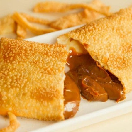 Pastel de 15cm com recheio de doce de leite cremoso.