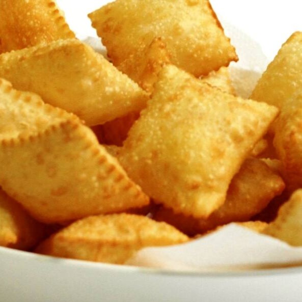 um pouco de cada so nao vai camarao ,atum ,e queijo ou voce escolhe