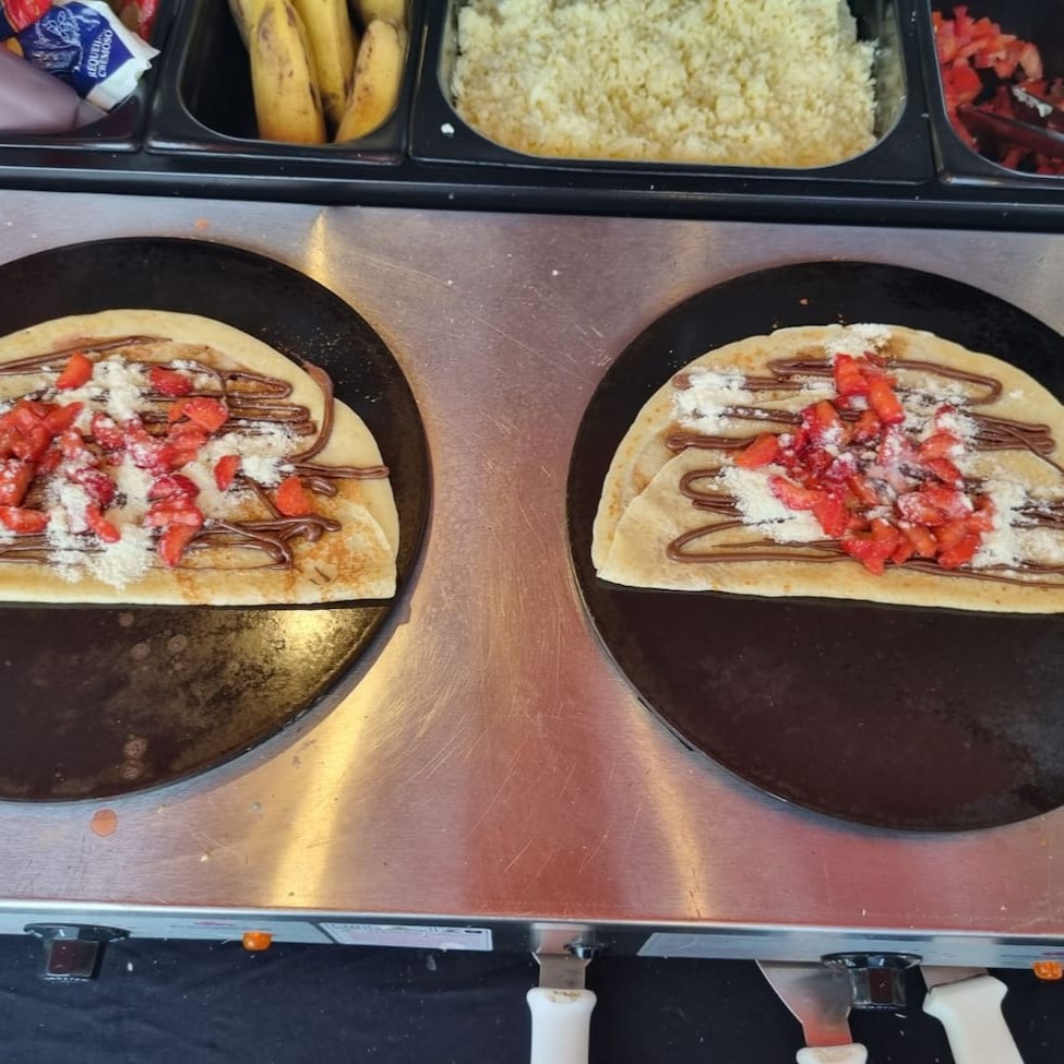 Massa Fina, Nutela Morango E Leite Ninho.