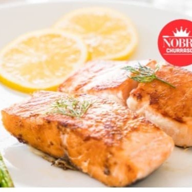 Acompanha arroz, feijão, farofa, molho vinagrete e outros acompanhamentos.