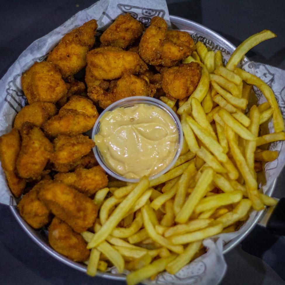 Frango empanado + Fritas + Molho