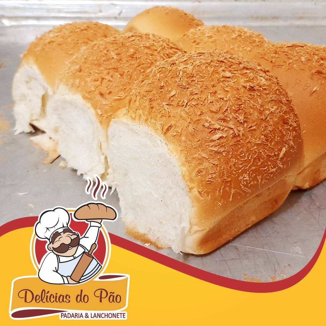 Pacote com 6 deliciosos pãezinhos cobertos com coco.