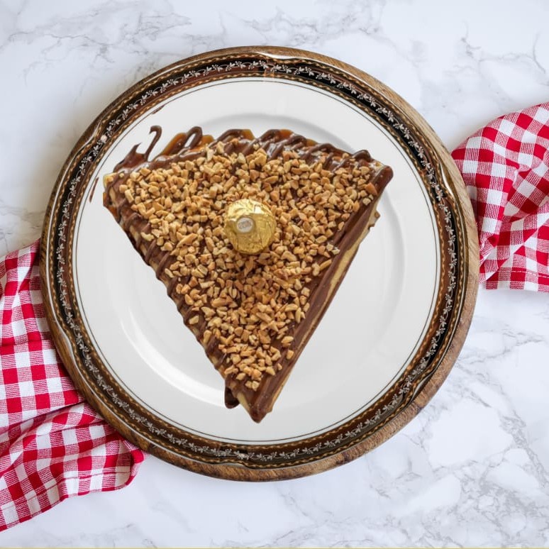 Crepe feito com massa caseira, super recheado com Nutella Original, avelãs em pedaços e 1 Ferrero Rocher inteiro, mais 2 acompanhamentos de sua preferência!  #acai #crepe #tapioca #salada #natural #fit #lowcarb #jardimcrepetapioca #lanche #francesa #crepesalgado #crepedoce #tapiocasalgada #tapiocadoce #Catupiry #frango #carneseca #costelabovina #camarão #salmão #salame #presunto #calabresa #peitodeperu #docedeleite #Nutella #romeuejulieta #chocolate #kinderbueno #Milka #nestle #lacta #pizza #hamburguer #artesanal