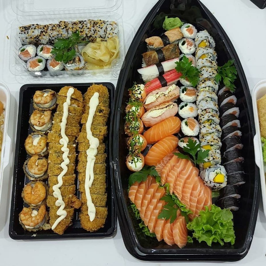 Hipercombo! Acompanha 4 Joll, 4 Harokami Doce, 6 Sushi, 6 Hot Especial, 6 Harohot, 10 California, 10 Skin, 10 Salmão Maki, 10 Sashimi salmão, 5 sashimi peixe branco, 25 Hot Filadélfia.