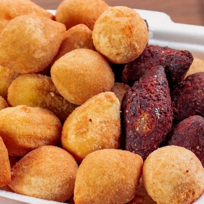 Vai Receber: Deliciosas Coxinhas. Bolinhas de Queijo. Rosole Presunto e Queijo. Bolinhos de calabresa. Kibes. Sem Contar A Qualidade Que Dispensa Comentários. combo hamburguer week.