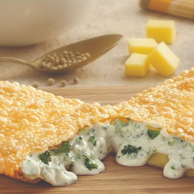 Deliciosa massa com recheio de Brocolis, Molho Branco e Muçarela