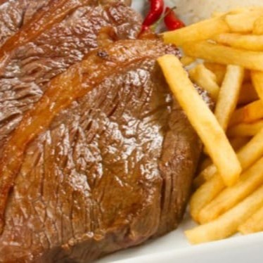 Deliciosa picanha maturatta .  prato composto por arroz branco soltinho, feijão preto, farofa da casa e mais um acompanhamento a escolher.