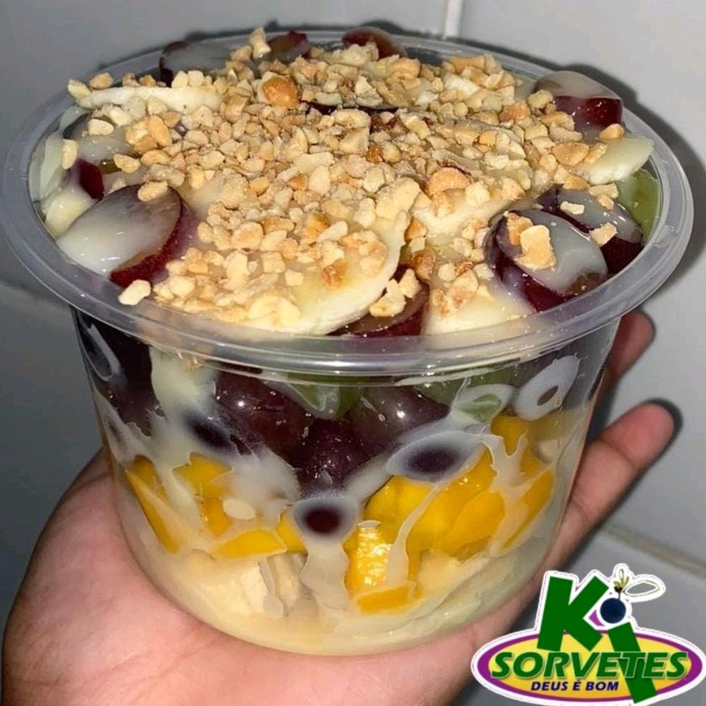 Escolha Suas Frutas Favorita e Monte Uma Deliciosa Salada de Frutas, Além de Muito Saborosa Te Ajuda a Se Manter Saudável ^^ Obs.: Fotos Meramente Ilustrativas