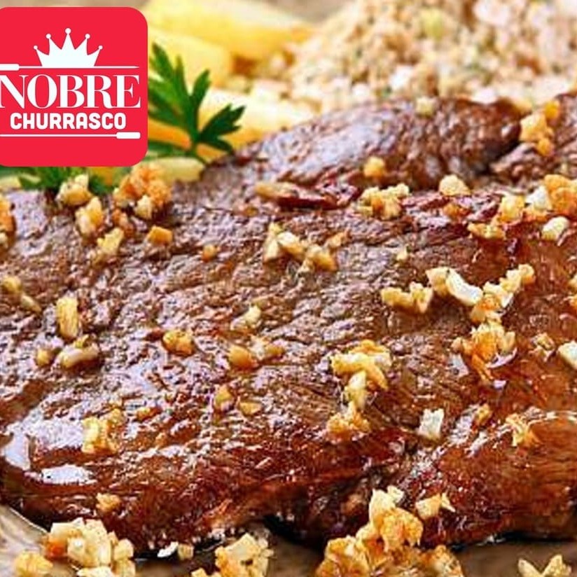 Acompanha arroz, feijão, farofa, vinagrete + 1 acompanhamento a sua escolha ( batata frita, batata corada, aipim frito, aipim cozido, salada de legumes ou salada de maionese.