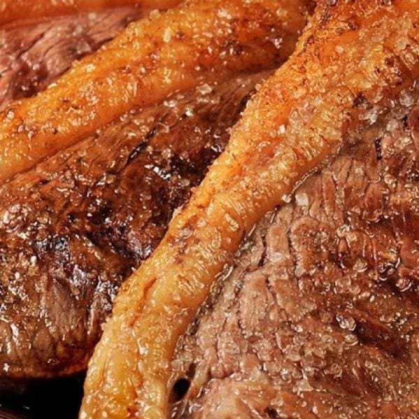 Picanha bovina grelhada com arroz , e uma guarnição a escolha