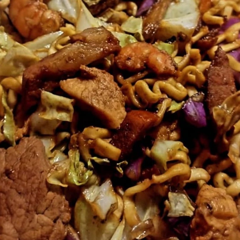 2 ysakisoba especial (500g cada) + 2 refrigerantes lata