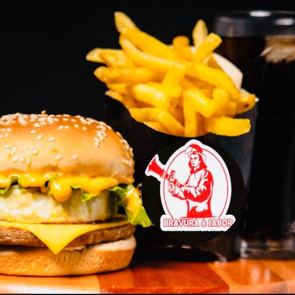 Pão, 1 carne, ovo, bacon, molho especial e salada