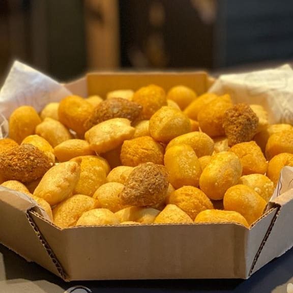 Queijo/ queijo com presunto/ coxinha/ calabresa/ kibe