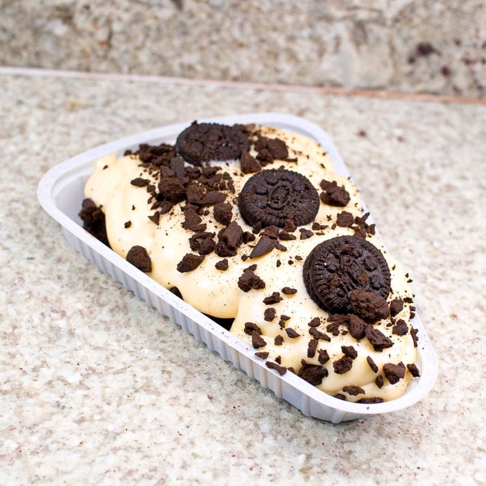 “Brownie por si só já é bom… agora com Oreo? É pura decadência em cada mordida!