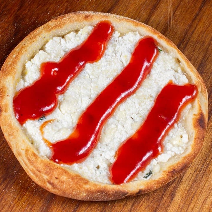 Queijo minas, ricota salsinha e goiabada