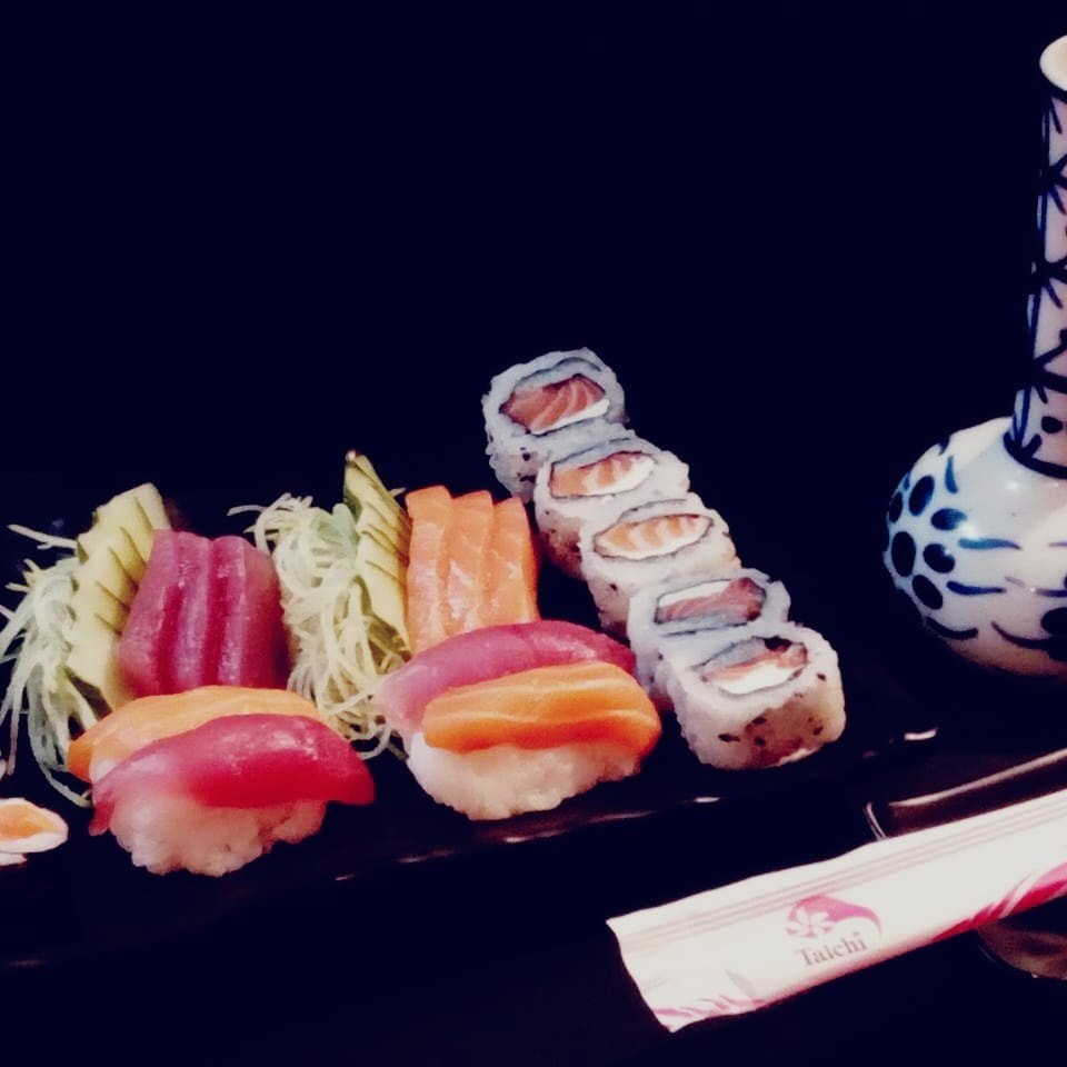 3 Sashimi De Salmão, 3 Sashimi De Atum, 2 Sushi De Salmão, 2 Sushi De Atum, 5 Filadelfia, 5 Uramaki De Salmão