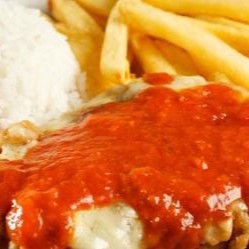 Arroz e fritas ou purê  (feijão e farofa a gosto)