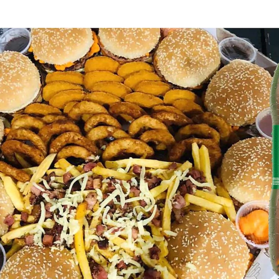 Este combo chegou para fazer a combinação perfeita para 10 pessoas!  10 burguer, nuggets, anéis de cebola empanadas, batata frita c/ calabresa defumada, mussarela derretida, com aquele delicioso aroma de orégano e molhos com Guaraná antárctica geladinho ou Pepsi. Hmmm, Que delicia...  Enviamos O Refri Disponivel No Estoque.