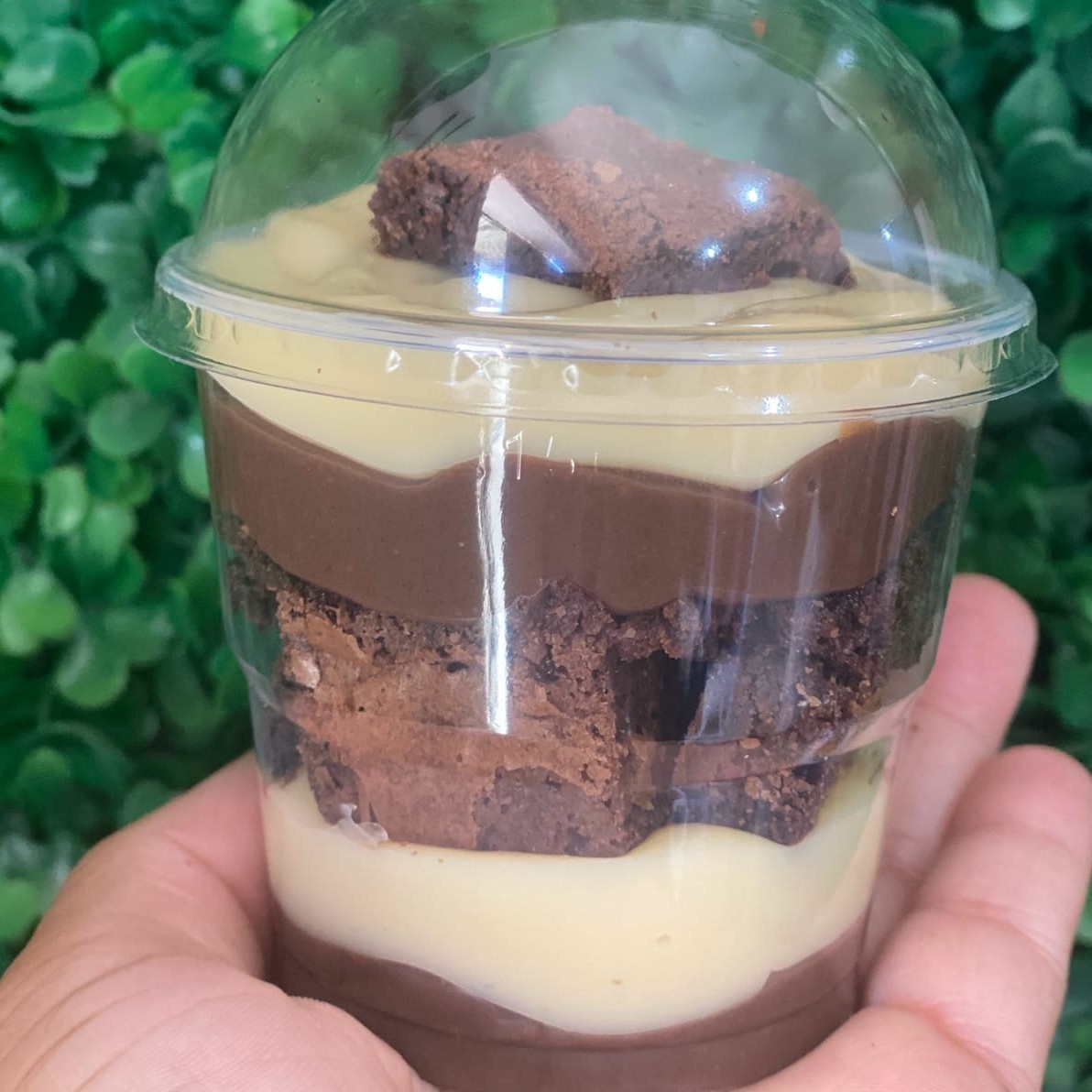 Brigadeiro cremoso meio amargo, brigadeiro cremoso de Ninho e pedaços de brownie