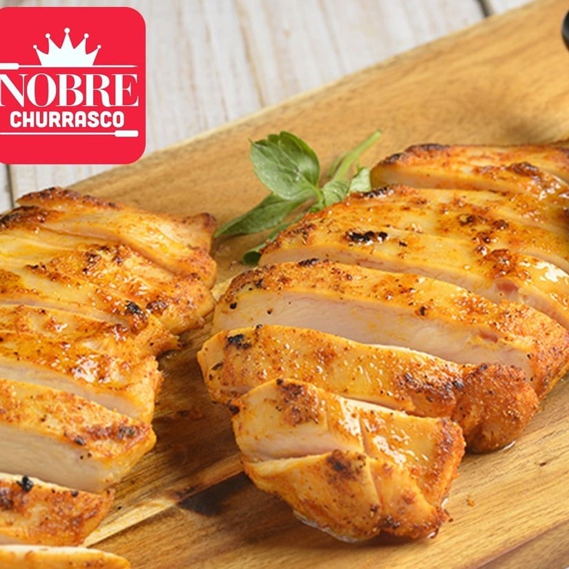 Acompanha arroz, feijão, farofa, vinagrete + 1 acompanhamento a sua escolha ( batata frita, batata corada, aipim frito, aipim cozido, salada de legumes ou salada de maionese.