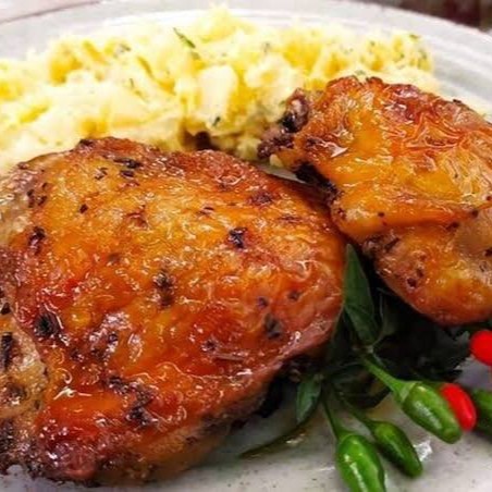 Acompanha arroz, feijão e maionese.