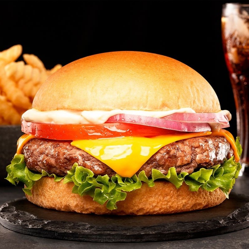 Pão, Blend de 160g, queijo cheddar, alface, tomate, cebola e molho ranch.