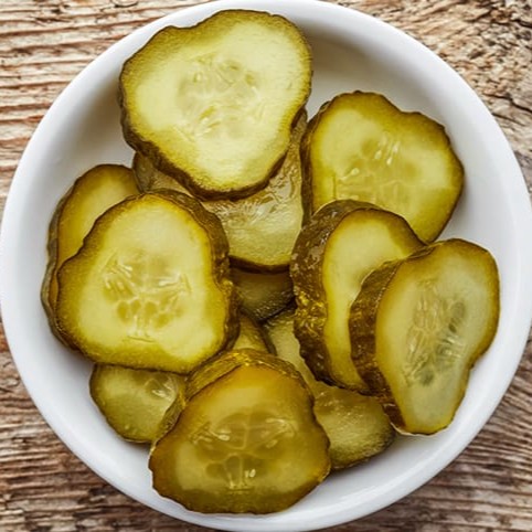 Picles em conserva para adicionar em seu hamburguer.