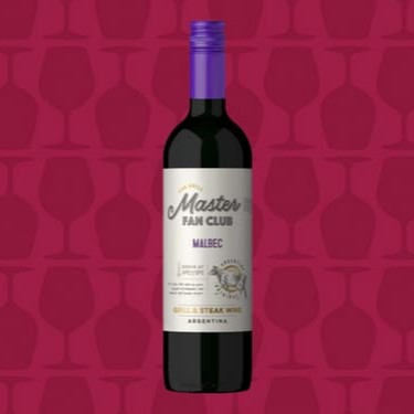 Sob as estrelas da Argentina, amigos se reuniram para um churrasco memorável. O vinho The Grill Master Fan Club Malbec foi a escolha perfeita. Seu rubi intenso é um convite à celebração. Com corpo leve, taninos suaves e acidez equilibrada, ele elevou o sabor das carnes grelhadas, massas e queijos. As notas de frutas vermelhas e pimenta preta no nariz tornaram cada taça uma experiência única. Da pioneira vinícola San Telmo, esta jóia varietal captura a essência da Argentina com estilo e paixão.