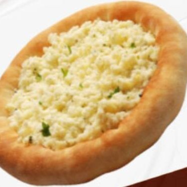 Queijo frescal de Minas, ricota e salsa.