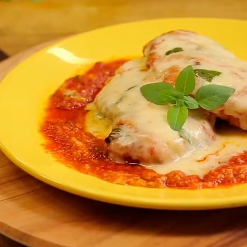 Acompanhado de purê de batata e arroz.