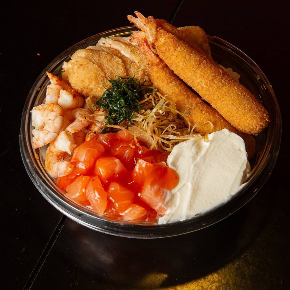 Delicioso prato com camarão suculento, arroz soltinho, cebolinha fresca e alho-poró macio, com um toque de doce sabor de manga, além do salmão e do camarão que se dá o nome do produto. Uma experiência gastronômica única em sua mesa!