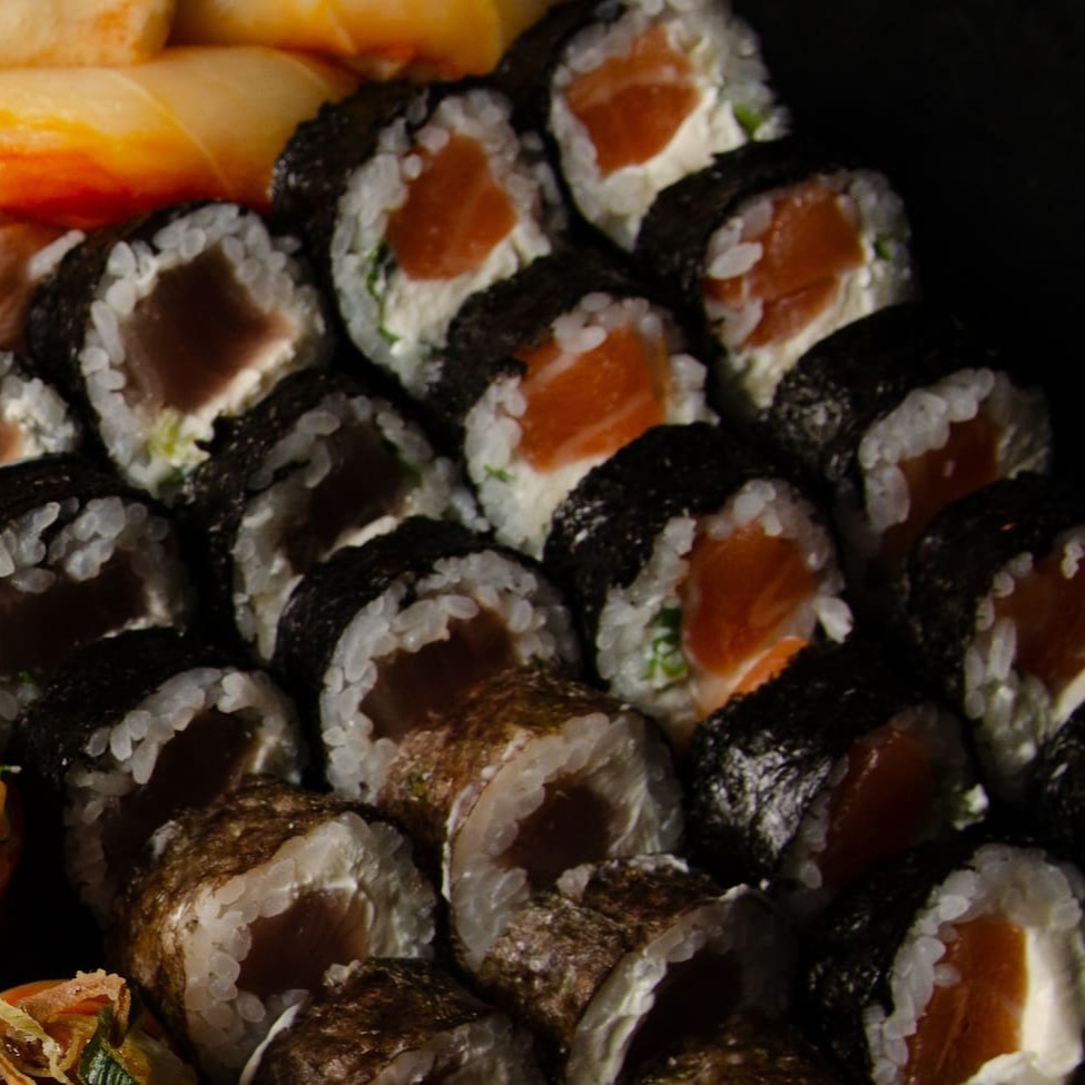 24 hots filadélfia, 24 hots salmão skin, 24 makimonos filadélfia.