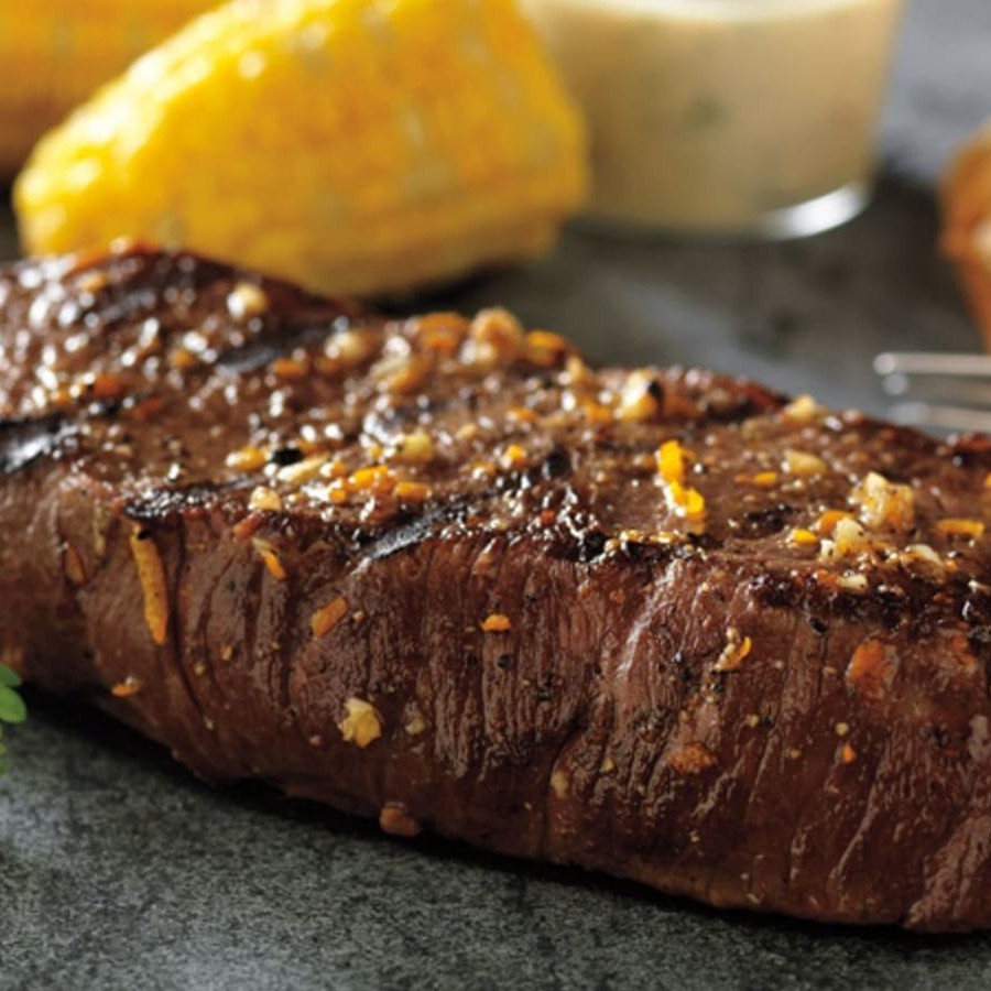 Corte nobre, equilibrado em sabor e maciez, perfeito para quem busca intensidade sem abrir mão da leveza. Serve bem duas pessoas como petisco ou como prato completo, com acompanhamento harmonizado pelo nosso chef.